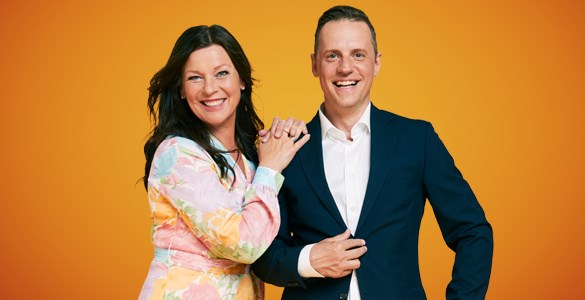 Pressbild på bingoLottos nya programledarpar Lotta Engberg och Stefan Odelberg