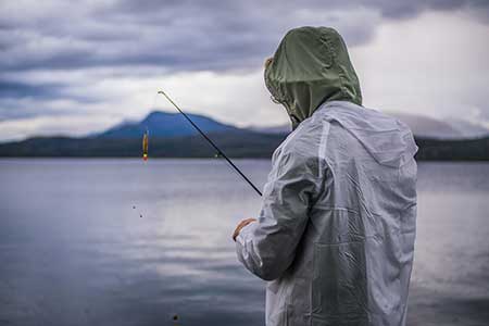 Fiskare i regnkläder