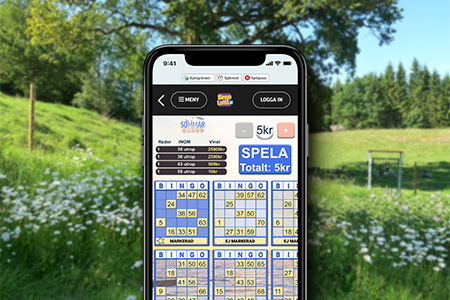 En telefon med Bingo Online, i bakgrunden ett grönt och somrigt landskap