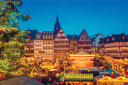 Vy över en klassisk tysk julmarknad
